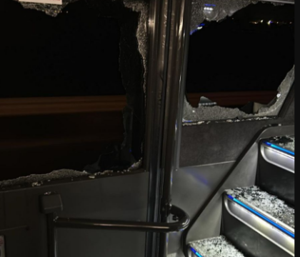 In Francia un’altra sassaiola contro un bus, stavolta ci sono dentro i tifosi del Brest