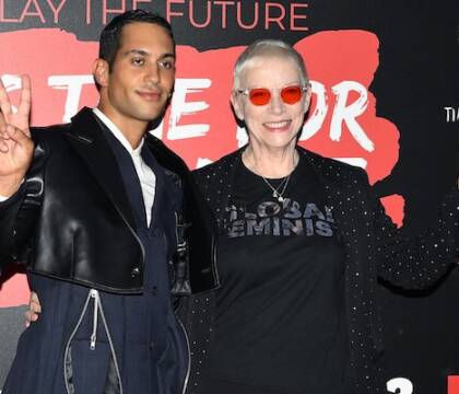 Mahmood: «Girare a Napoli è magico, una signora ha bevuto il caffè dalla mia tazzina»