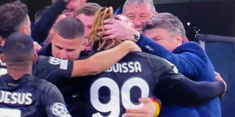 Mazzarri e il bacio a Anguissa dopo il gol al Real: tifosi del Napoli impazziti