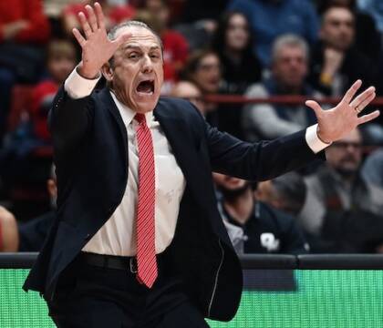 Messina contro i contestatori: «Schifosi, vi rispondo come Mourinho: 35 tituli!»