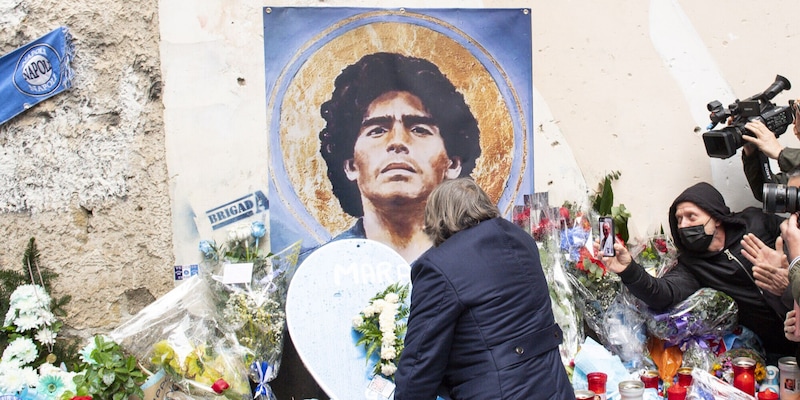 Napoli, sei e sarai sempre la città di Maradona. Come se lui ci fosse ancora