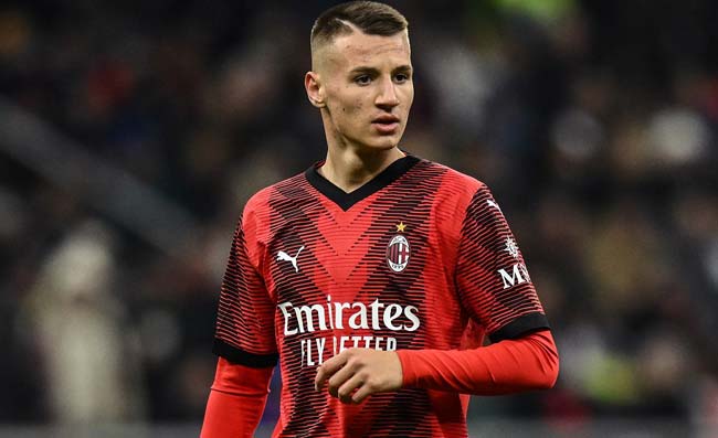 Milan, il baby Camarda non può giocare in Champions League: il motivo