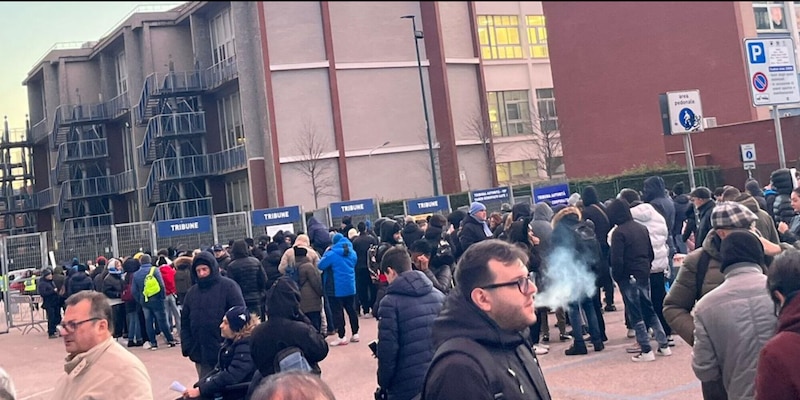 Forte vento a Napoli, cancelli del Maradona aperti in ritardo per motivi di sicurezza