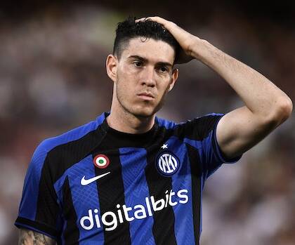 Napoli-Inter: possibile forfait per Bastoni, lo staff non vuole rischiare una ricaduta (Gazzetta)