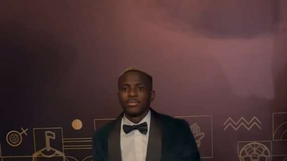 VIDEO – Pallone d’Oro africano 2023, l’arrivo di Osimhen alla cerimonia di premiazione