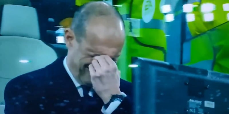 Allegri, lo sguardo in panchina dopo l’errore di Vlahovic in Juve-Napoli dice tutto