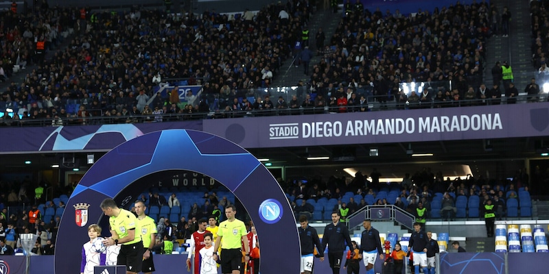 Barcellona, gaffe sui social sullo stadio del Napoli: “Prendere nota…”