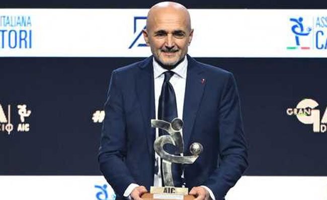 “De Laurentiis ha detto che amare è lasciar liberi”, il gesto di Spalletti fa il giro del web
