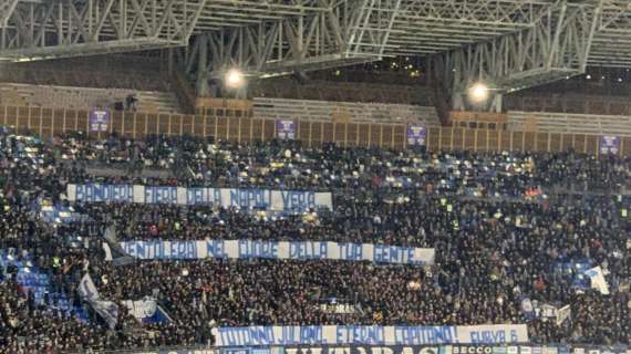 FOTO – Curva B omaggia Juliano con uno striscione: “Totonno, eterno capitano!”