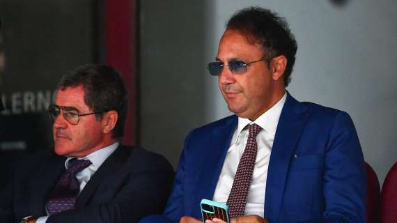 Pres. Salernitana condanna striscioni: “Chi mi odia avrà solo le attenzioni dei miei avvocati”