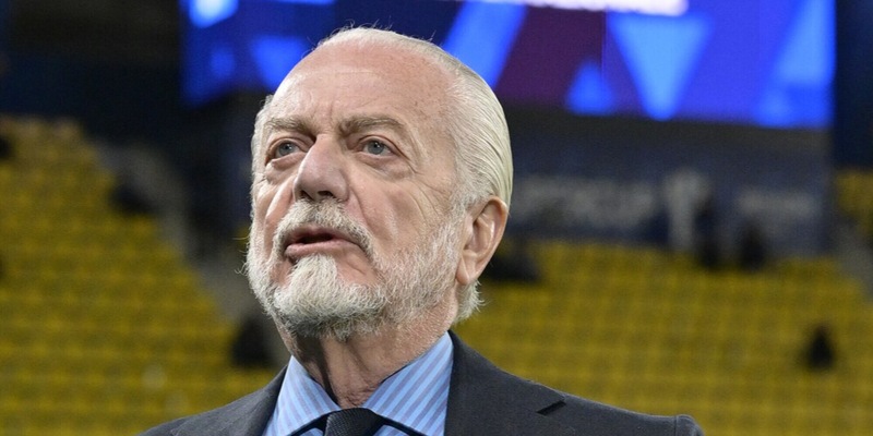 Napoli, delusione per il discorso mancato di Aurelio