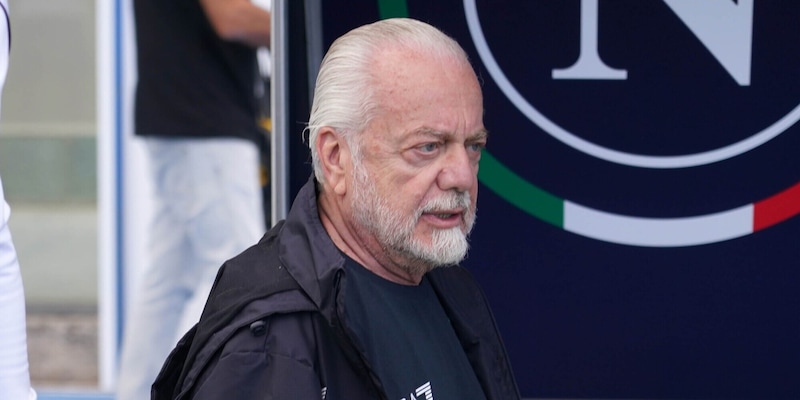 Napoli, ritiro sospeso per qualche ora: il gesto di De Laurentiis per la squadra
