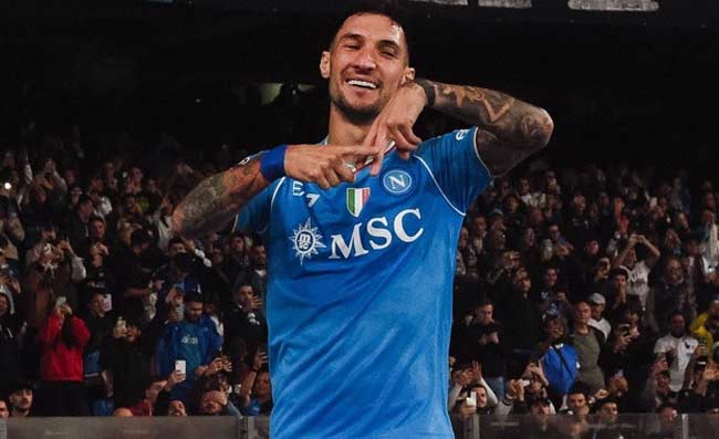 Politano ha rinnovato con il Napoli fino al 2027. Rifiutata offerta araba
