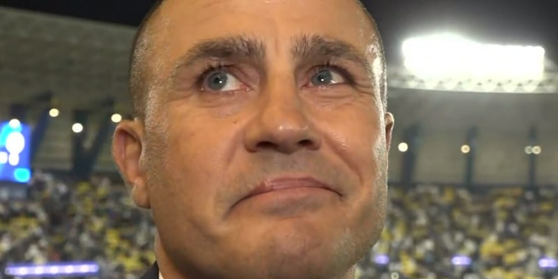 Cannavaro scoppia a piangere in diretta tv ricordando Gigi Riva: “Mito dei miti”