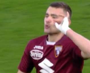 FOTO – L’esultanza di Buongiorno fa arrabbiare i tifosi azzurri, ma è un suo gesto tipico