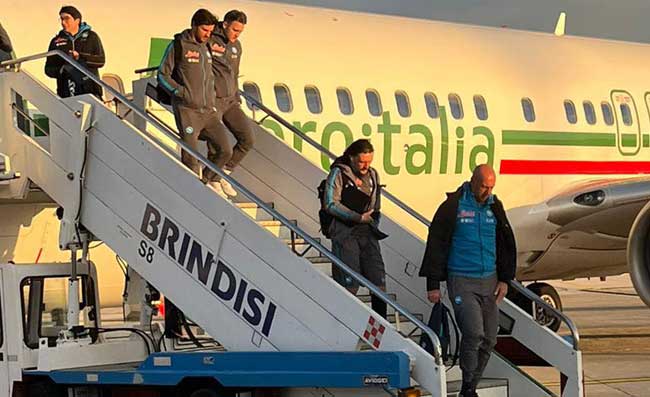 Il Napoli è atterrato a Capodichino, rientro in mattinata per la squadra azzurra
