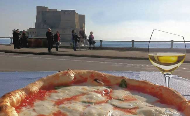“L’anticristo della pizza”, Forgione commenta la scelta di Sorbillo di usare l’ananas