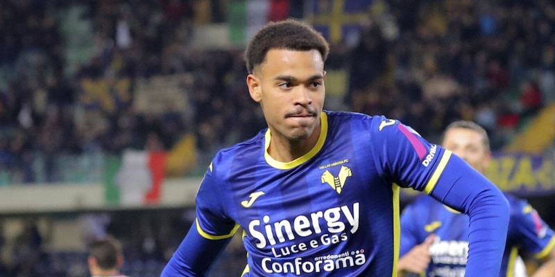 Napoli, idea Ngonge: contatti con il Verona per l’esterno