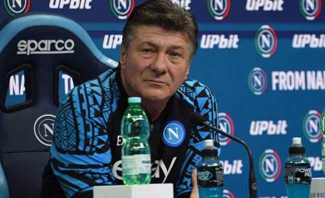 Paradosso Napoli, il mercato si chiude senza un nuovo difensore. Era la priorità di Mazzarri