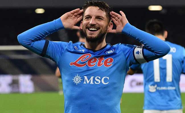 “Riportiamolo subito a Napoli”, l’annuncio di Mertens e la reazione dei tifosi