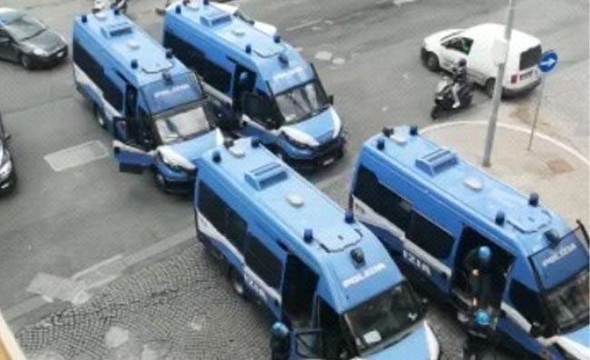 Sudtirol, calciatore ruba l’auto al compagno e viene inseguito dalla Polizia: denuncia e addio