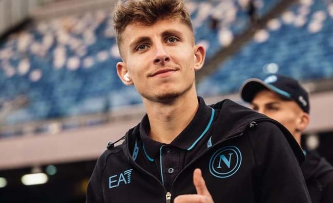 Lindstrom compie 24 anni, sorpresa della fidanzata al suo ritorno a casa (FOTO)