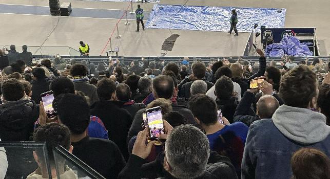 Napoli-Barcellona, tifosi uniti nel coro “Maradó”: brividi al Maradona per l’omaggio a Diego