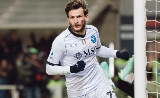 Kvaratskhelia festeggia: “Che prestazione di squadra, andiamo!”