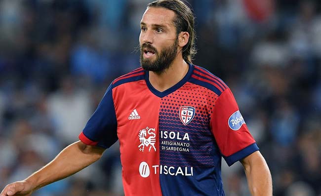 Pavoletti, brutto infortunio contro il Napoli. Il Cagliari: “A prestissimo, capitano”