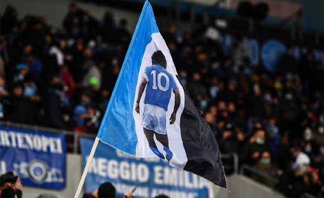 Tifosi Napoli: “De Laurentiis, guarda la Roma: ha preso l’uomo giusto”