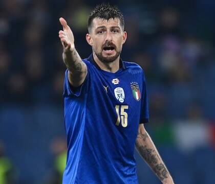 Acerbi: «Se l’arbitro dovesse scrivere con carta e penna tutto quello che sente in campo…»