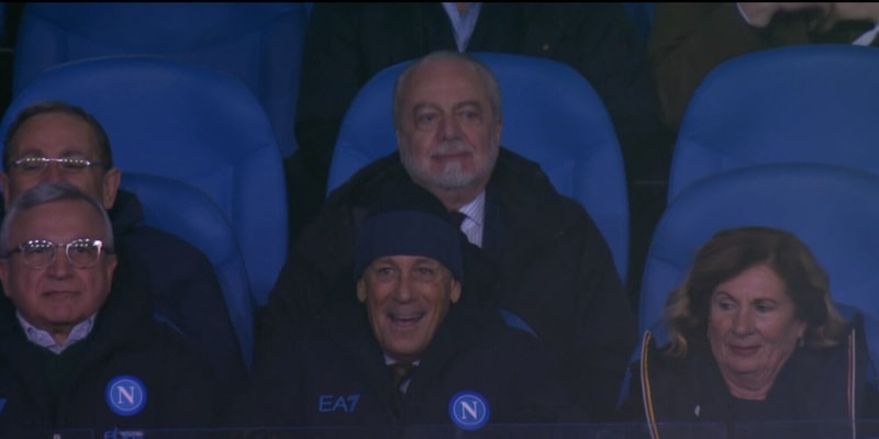 De Laurentiis salta in tribuna dopo il gol del Napoli contro la Juve: la foto è virale