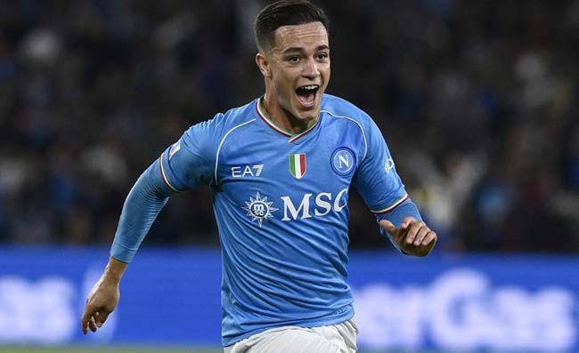 Napoli-Juventus, il gol di Raspadori visto dagli spalti. Boato assordante dei tifosi (VIDEO)