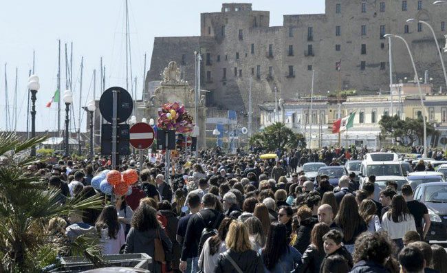 Pasqua, Napoli super affollata: un mare di turisti, previsione da non credere