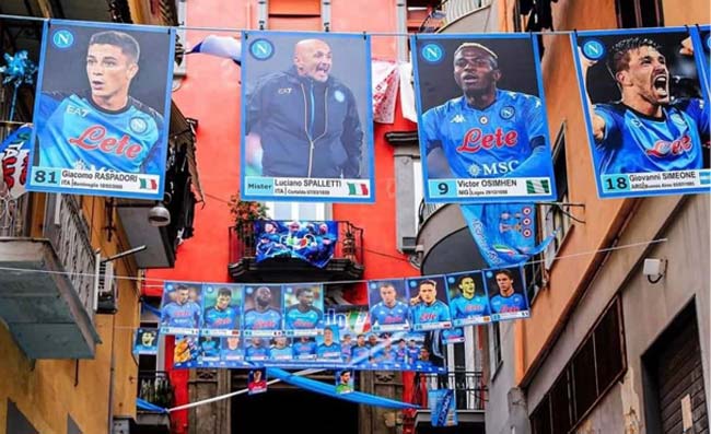 Stanotte i tifosi del Napoli proveranno a spostare le lancette un anno indietro