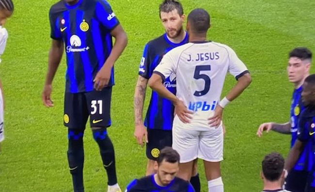 Acerbi-Juan Jesus, in casa Inter si appellano all’episodio con Sarri e Mancini