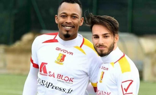 Acerbi smentisce le offese a Jesus, l’ex Napoli Santacroce lo “distrugge” con ironia