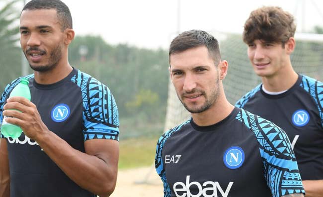 Barcellona-Napoli, Politano in conferenza con Calzona: parlerà alle 19:00