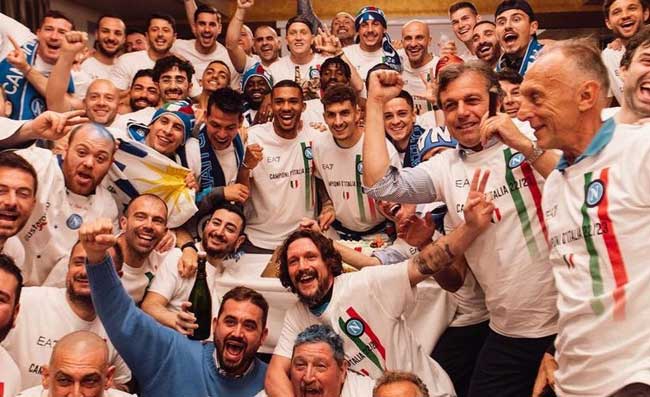 “De Laurentiis si credeva Cavani, poi ha creduto di essere Maradona”. Sollazzo fa discutere