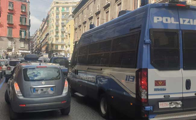 Disastro al Vomero, fiume di fango inonda due strade. I residenti: “Boato fortissimo”