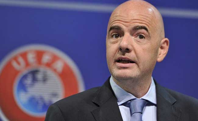 In arrivo il cartellino blu nel calcio? L’annuncio di Infantino spiazza tutti