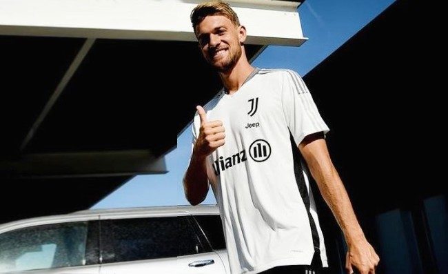 Juventus, aggiornamenti dal Parker’s: “Rugani titolare, i giocatori stanno facendo merenda”
