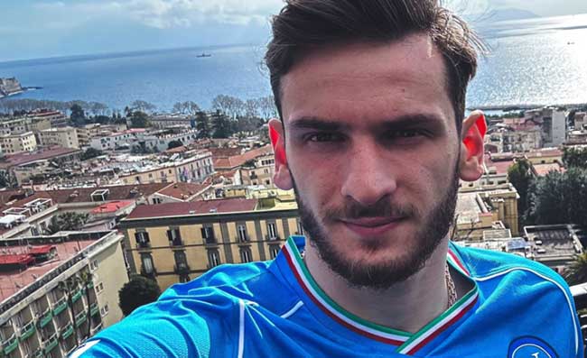 Kvaratskhelia, il padre: “Maradona è stato il mio idolo. È una cosa davvero incredibile”