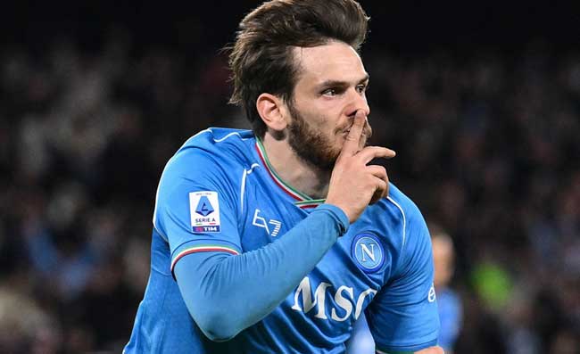 Napoli-Juventus, la magia di Kvara vista dagli spalti. Tifosi in estasi: “Mamma mia!” (VIDEO)
