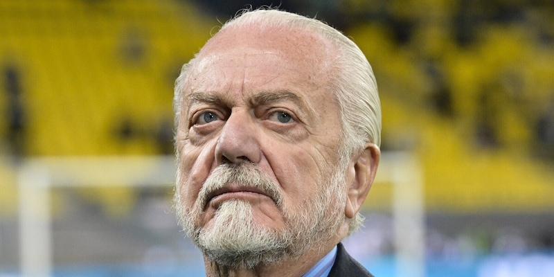 Napoli, l’annuncio di De Laurentiis: “Costruirò un nuovo stadio a Bagnoli”