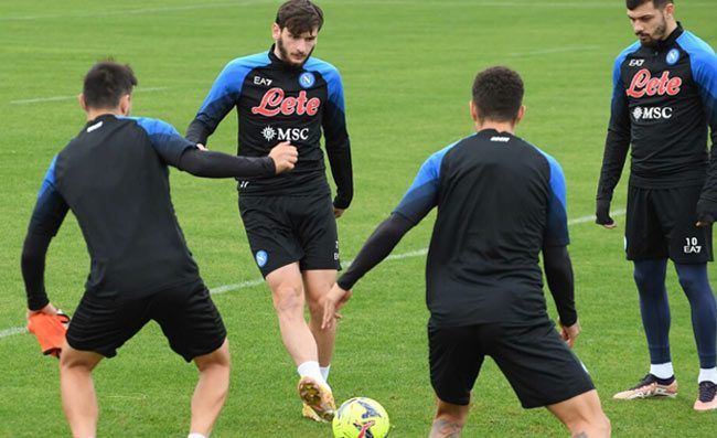 Tifosi azzurri sicuri: “L’anno prossimo sarà tra i sei centrocampisti del Napoli”
