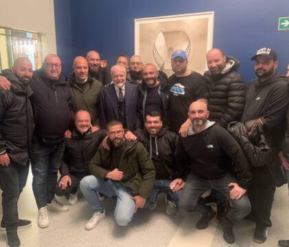 Curva A e B contro De Laurentiis: hai rovinato tutto col tuo ego smisurato. È finita la pax della fotografia?