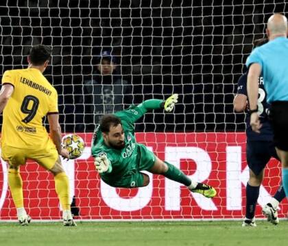 Donnarumma gioca col Barcellona che grazie a lui vince 3-2 in casa del Psg