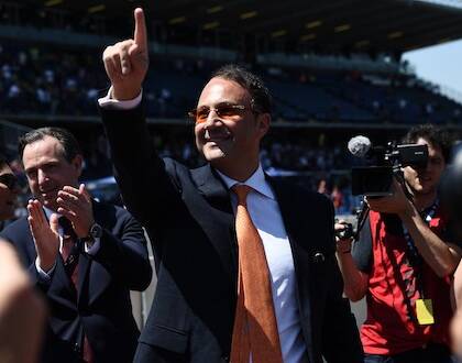 Forbes stila la classifica degli uomini più ricchi del calcio: De Laurentiis non c’è, Iervolino sì