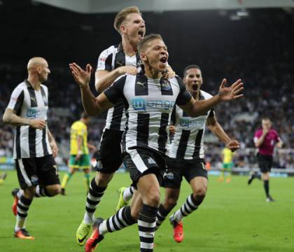 Il Newcastle crea le maglie tattili. Permettono ai tifosi non udenti di avvertire le emozioni dello stadio